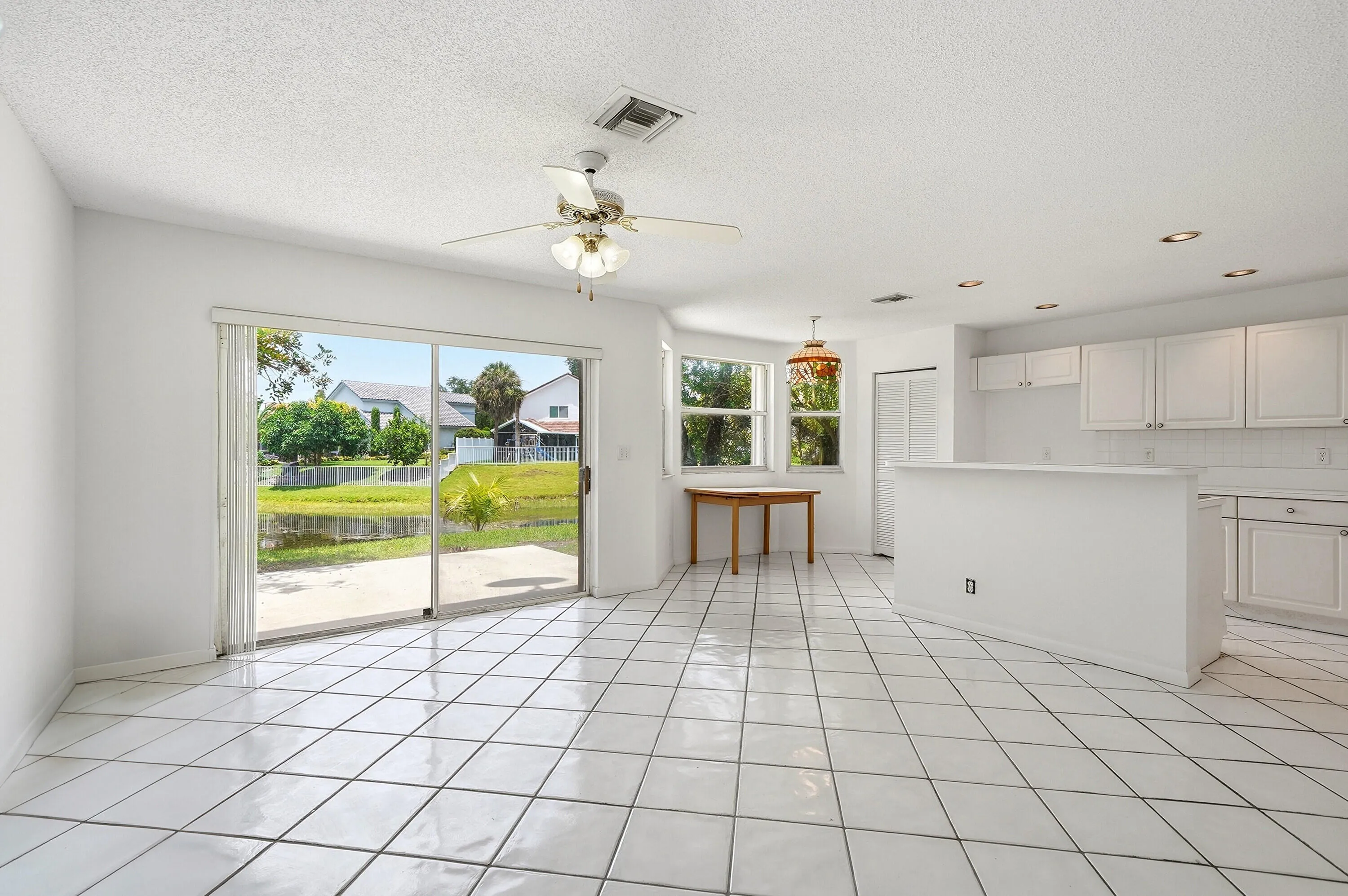 19_family room