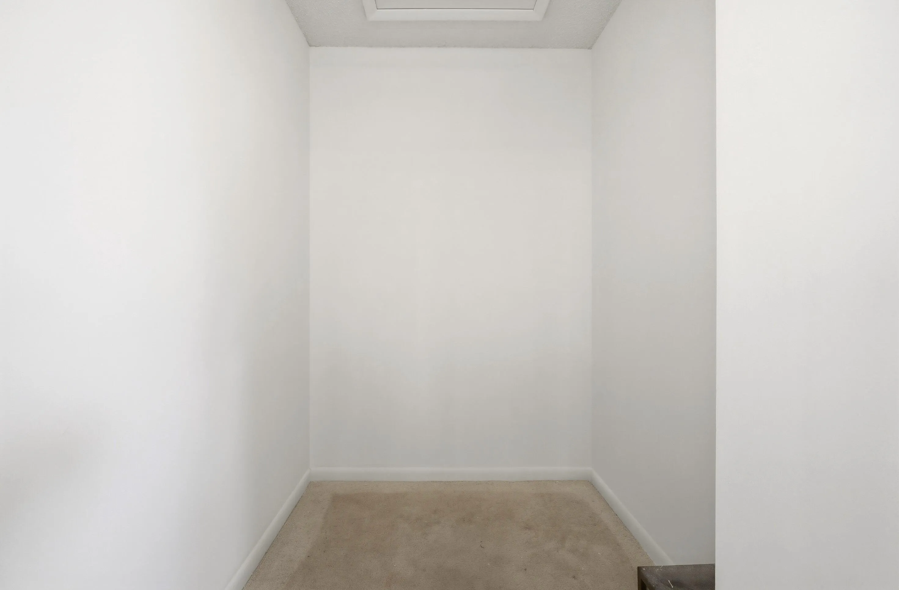 38_walk-in closet