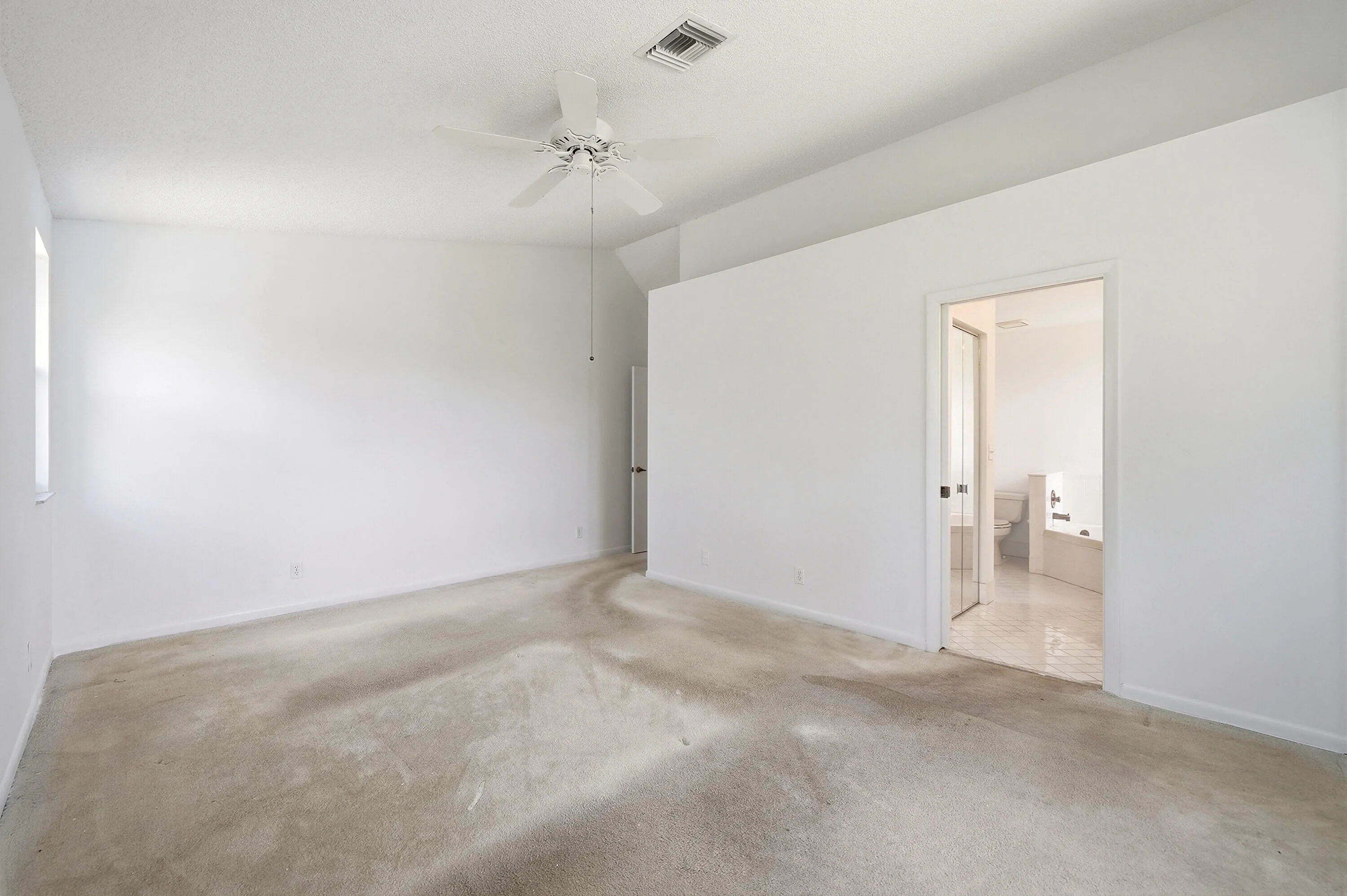 33_primary bedroom