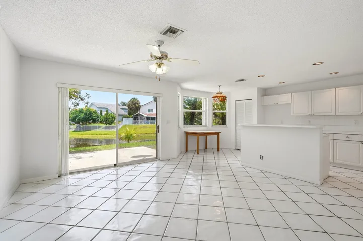 19_family room