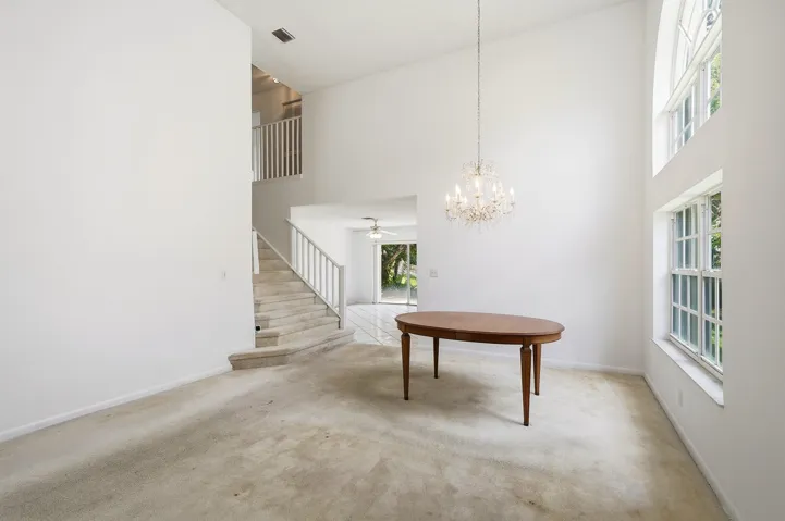 10_dining area