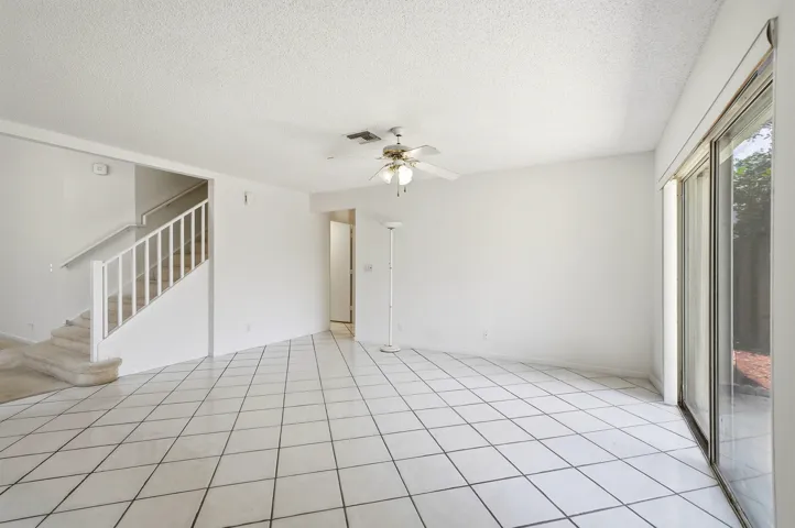 17_family room