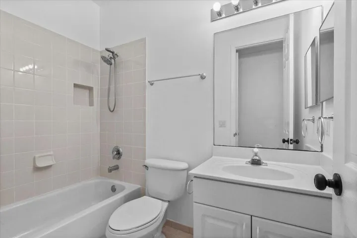 EN-SUITE BATHROOM IN BEDROOM #3