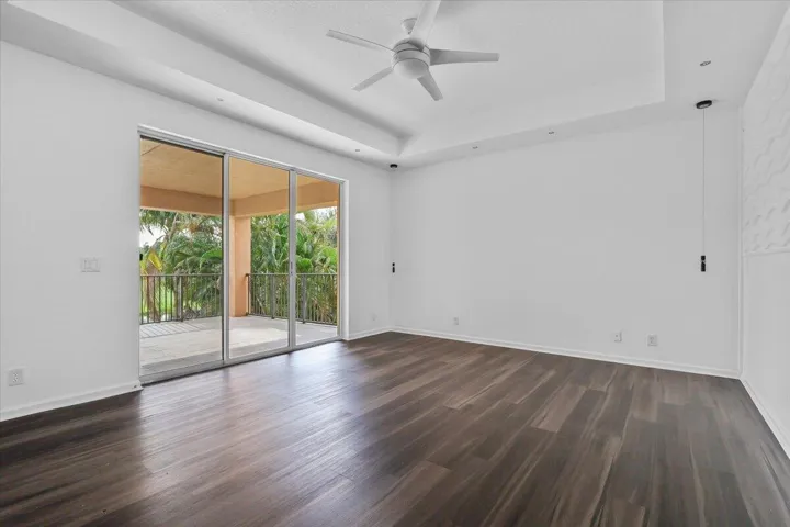 MASTER BEDROOM SUITE ON SECOND FLOOR