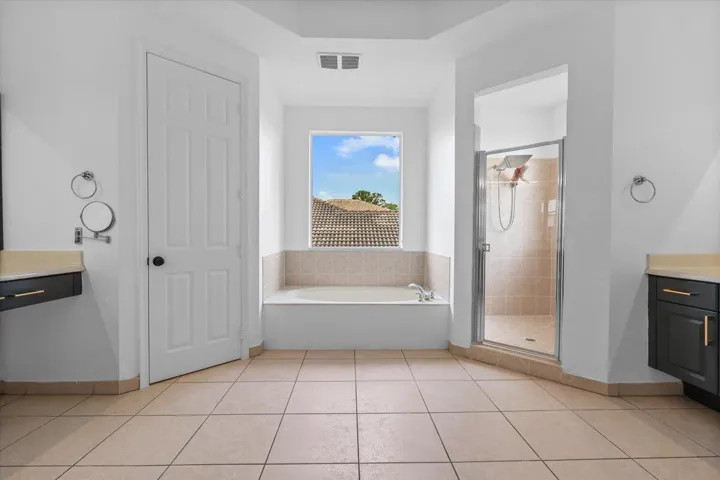 EN-SUITE BATHROOM INSIDE THE MASTER BEDROOM SUITE ON SECOND FLOOR