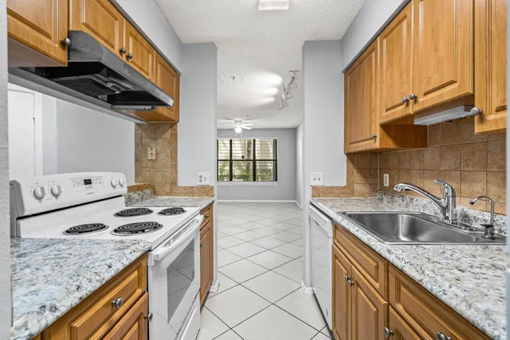 010-2305NorthCongressAvenue-18-BoyntonBe