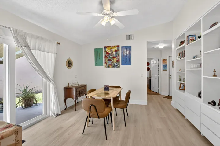 Breakfast Nook/Family Room