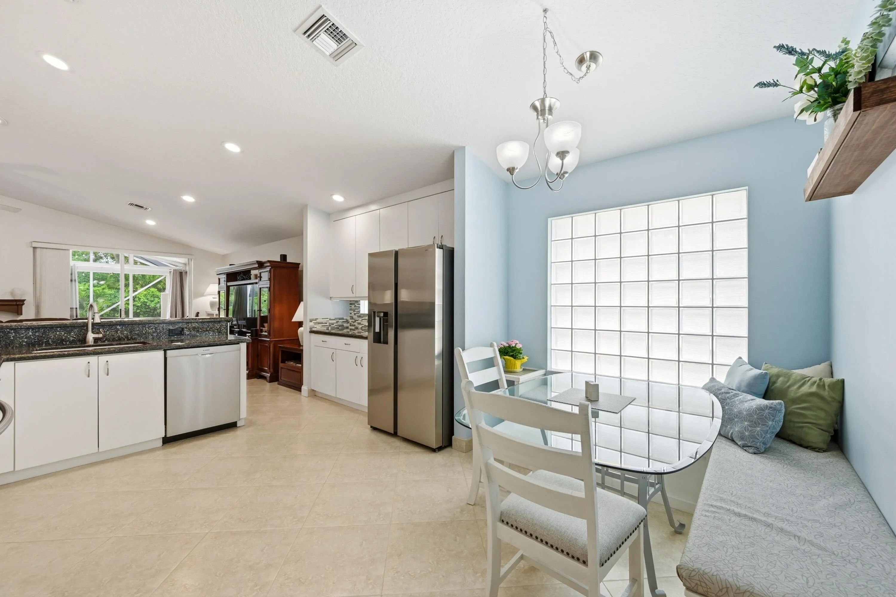 Kitchen / Breakfast Nook