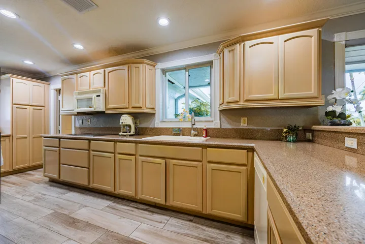 801SE5thTerrace-13