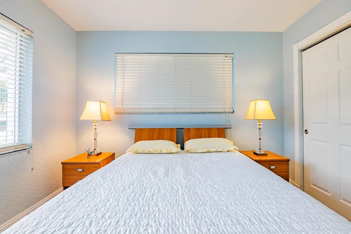 801SE5thTerrace-34
