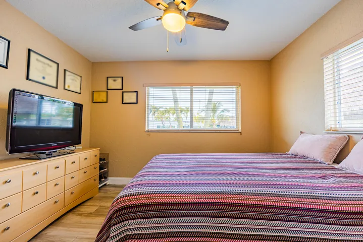 801SE5thTerrace-25