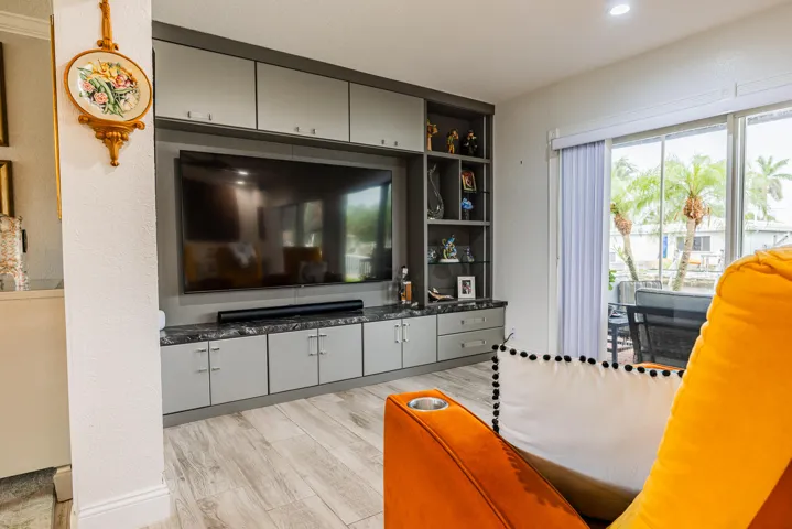 801SE5thTerrace-2