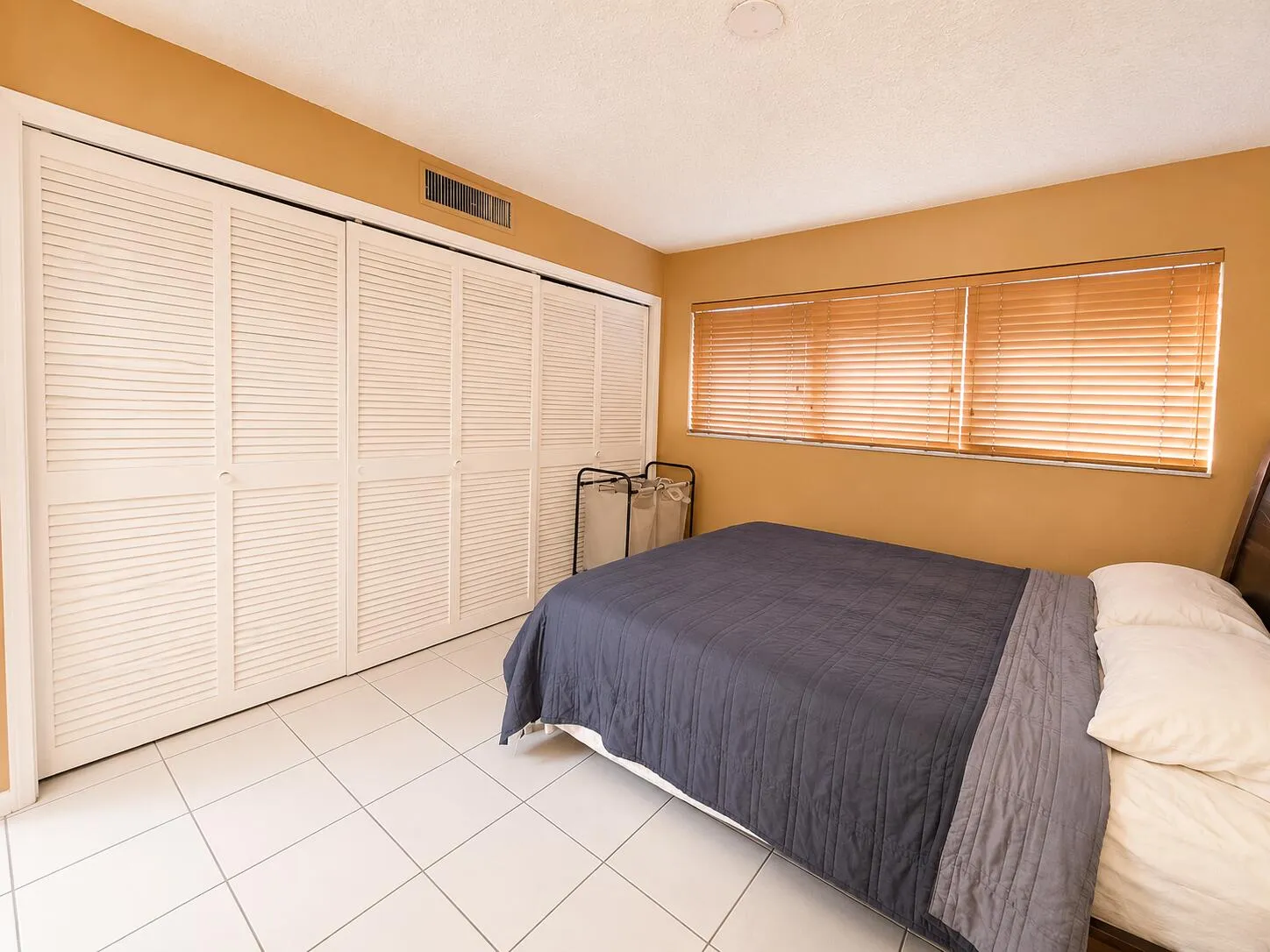 5203 NE 24 Terr, chat first bdrm3