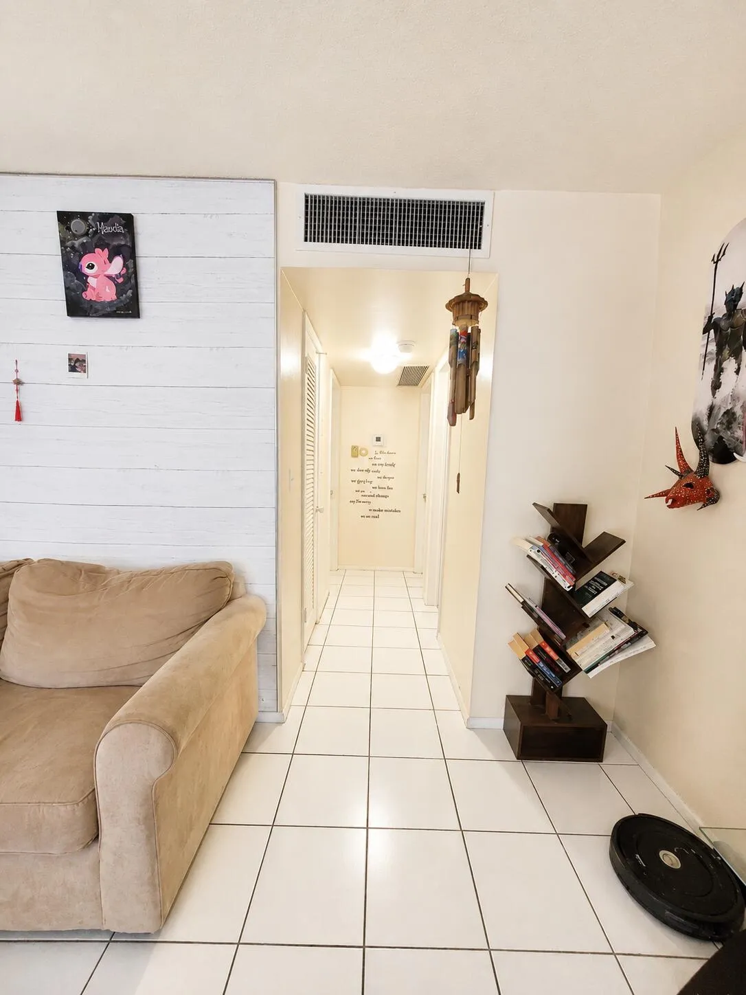 5203 NE 24 Terr, chat hallway