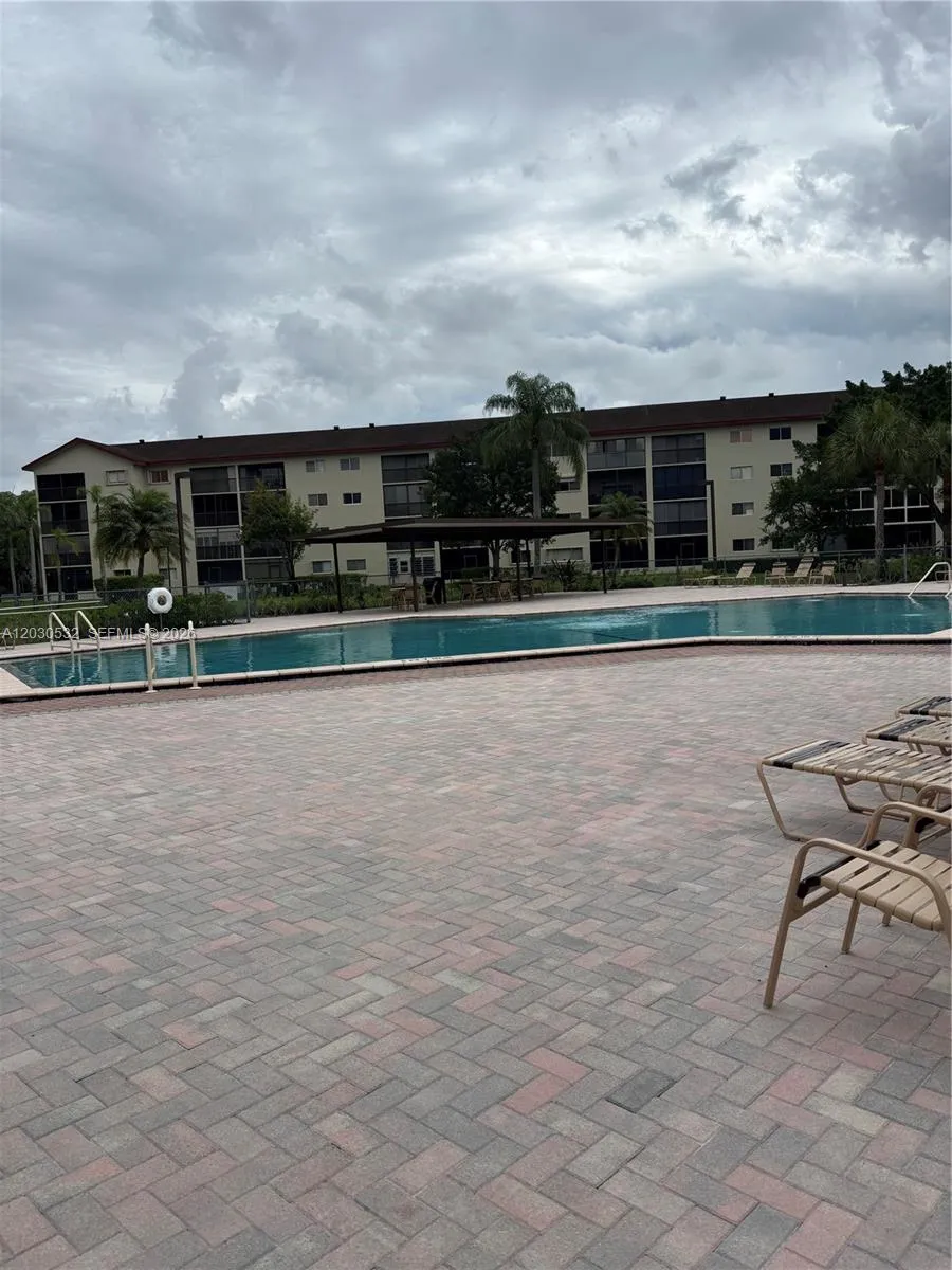 YOUR PRIVATE POOL