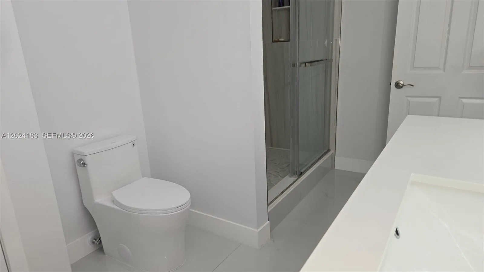 Guest / 2nd Bathroom