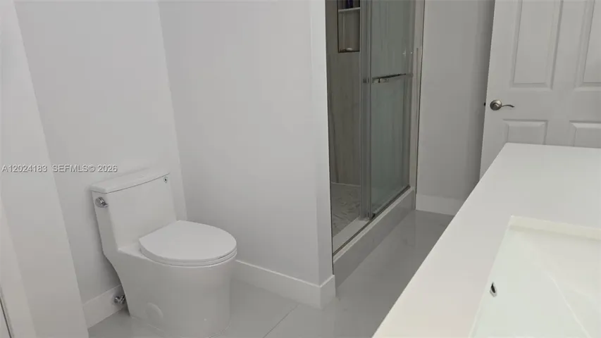 Guest / 2nd Bathroom