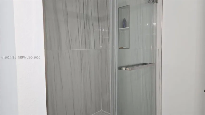 Guest / 2nd Bathroom