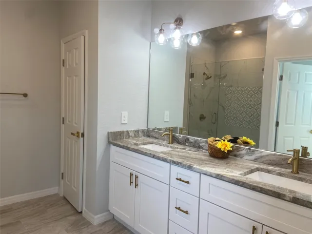 master bath, double vanity granite