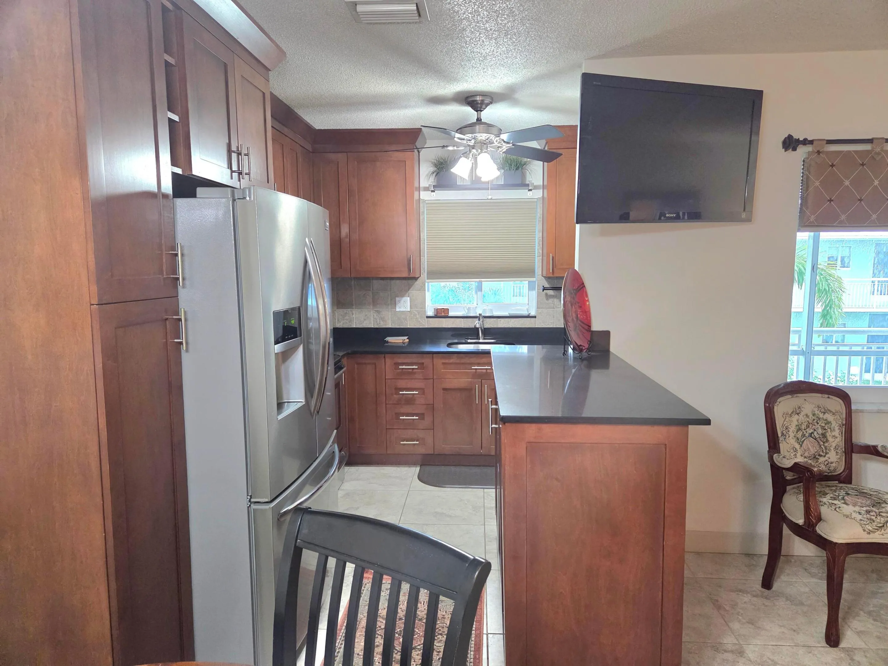 Open kitchen with breakfast bar