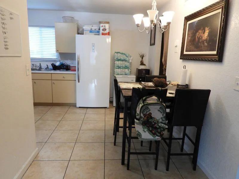 Eat-in kitchen