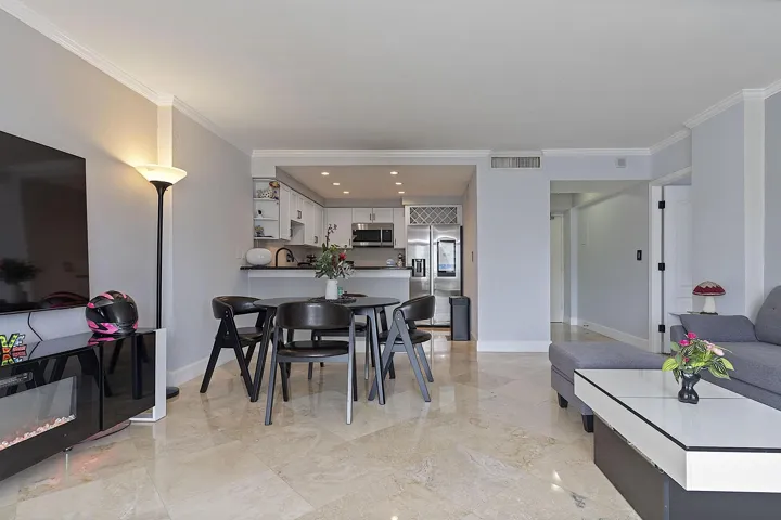 2900 NE 30th St - # 8J - 123