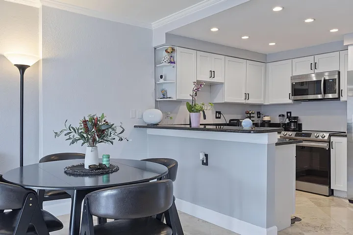 2900 NE 30th St - # 8J - 126