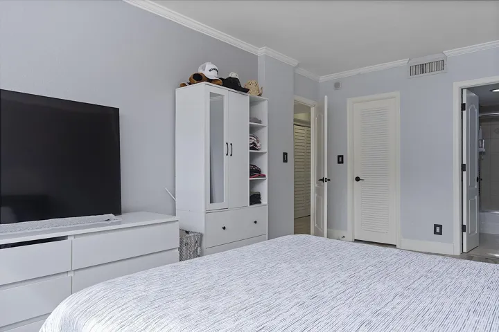 2900 NE 30th St - # 8J - 135