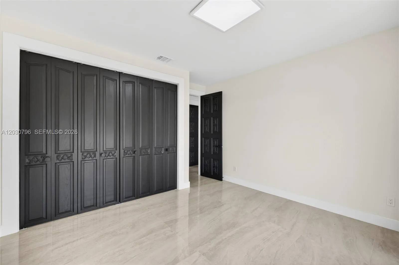 Property photo 330