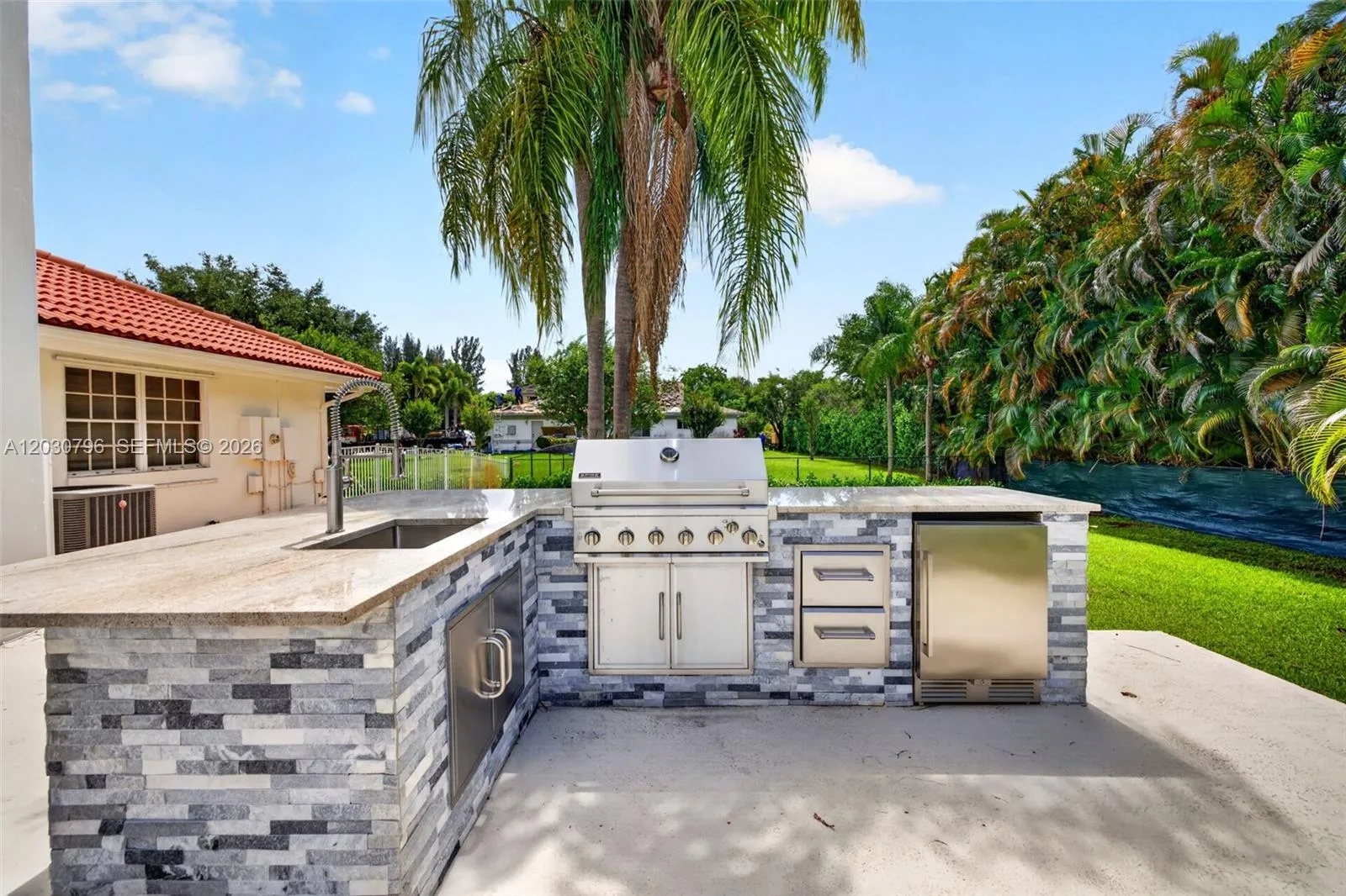 Property photo 406