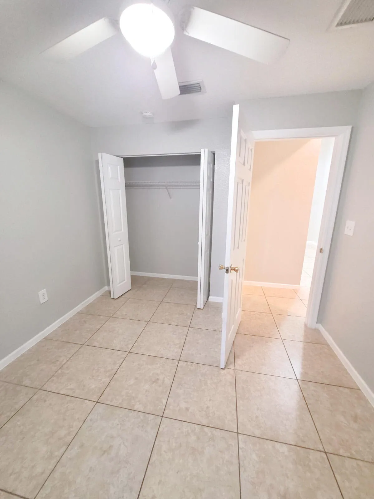 524 BACK ROOM