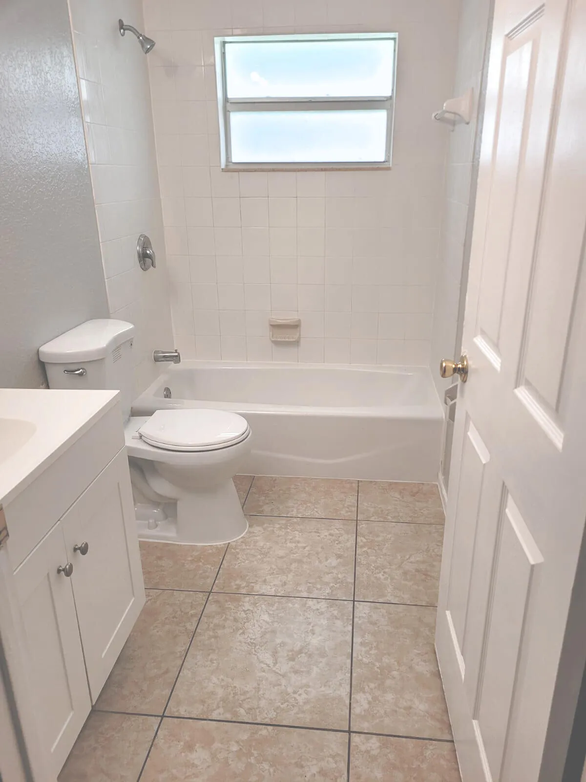524 GUEST BATHROOM