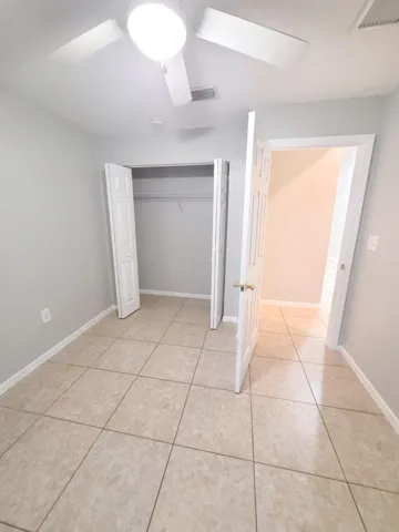 524 BACK ROOM