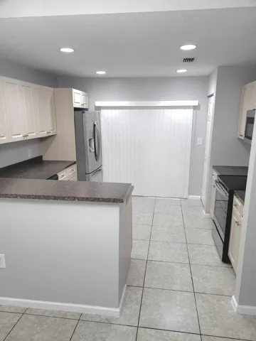 524 KITCHEN AREA