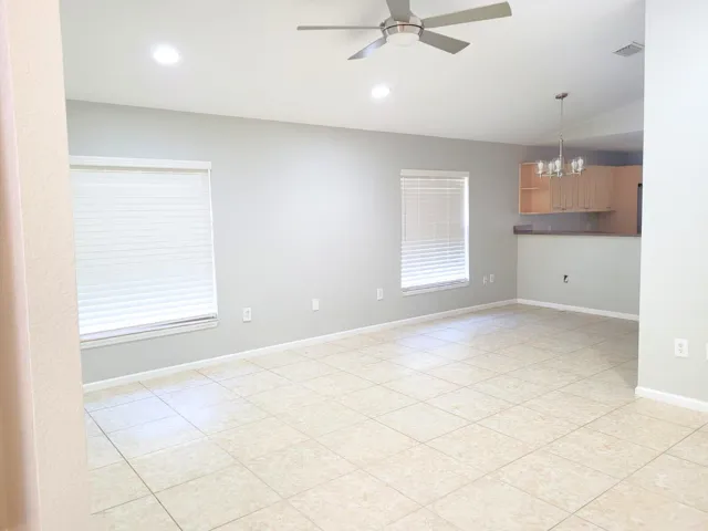 524 LIVING AREA WITH KITCHEN