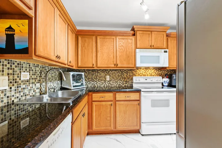 11-web-or-mls-10110-cedar-point-blvd-102