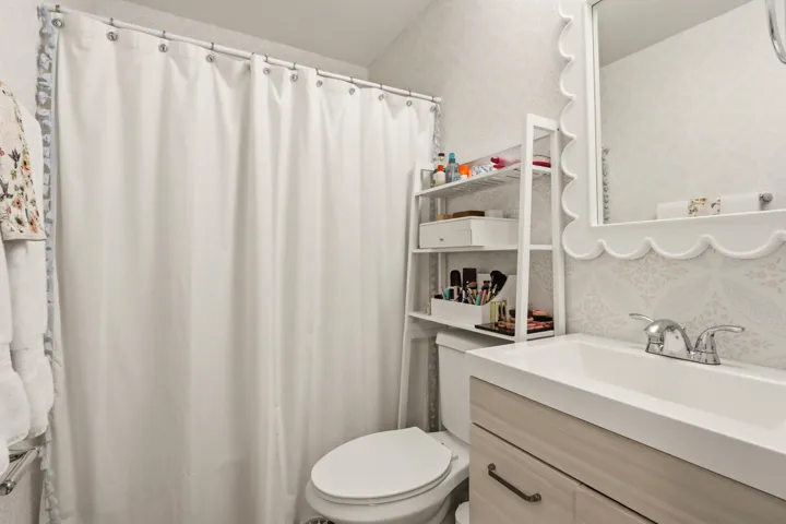 18_(17) bathroom