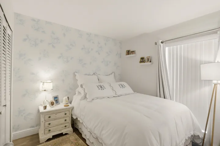 17_(16) bedroom