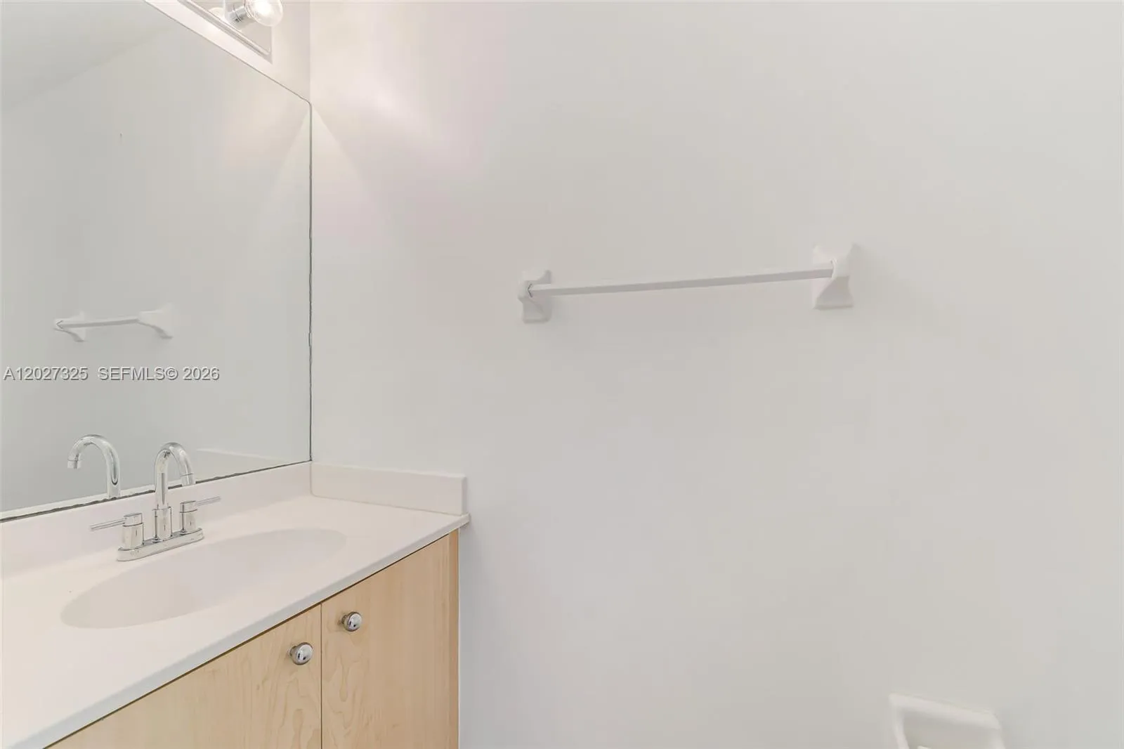 Downstairs - 1/2 Guest bathroom