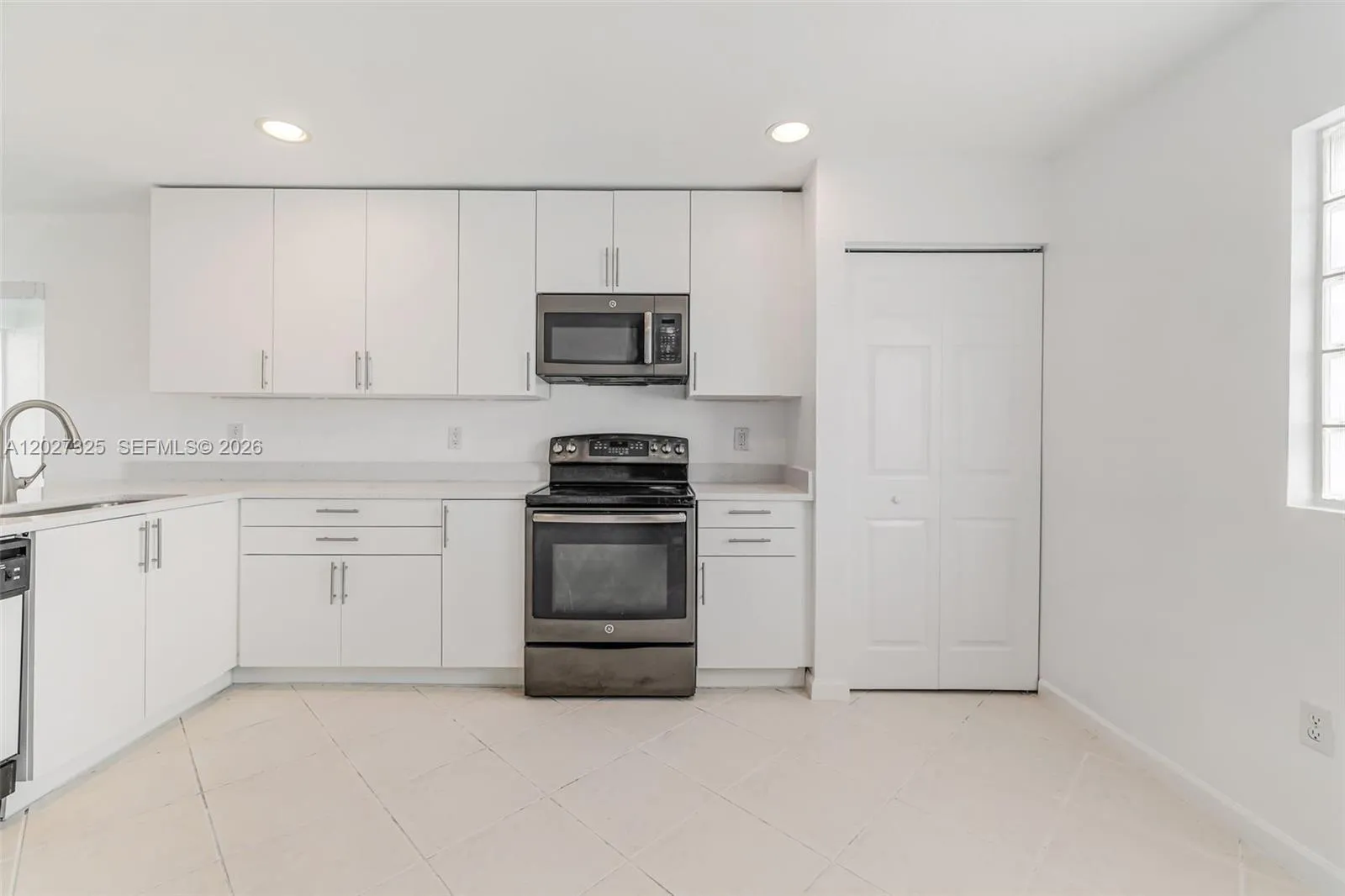 Spacious with eat in/breakfast area