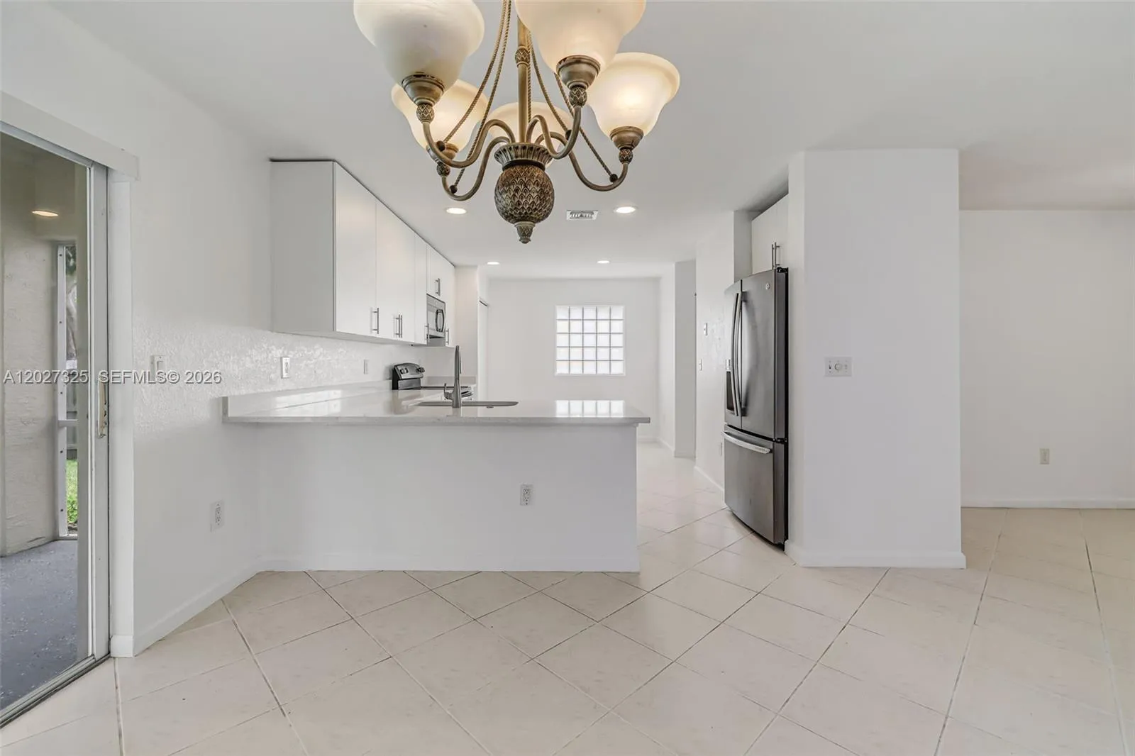 Snack Counter w/ quartz countertops