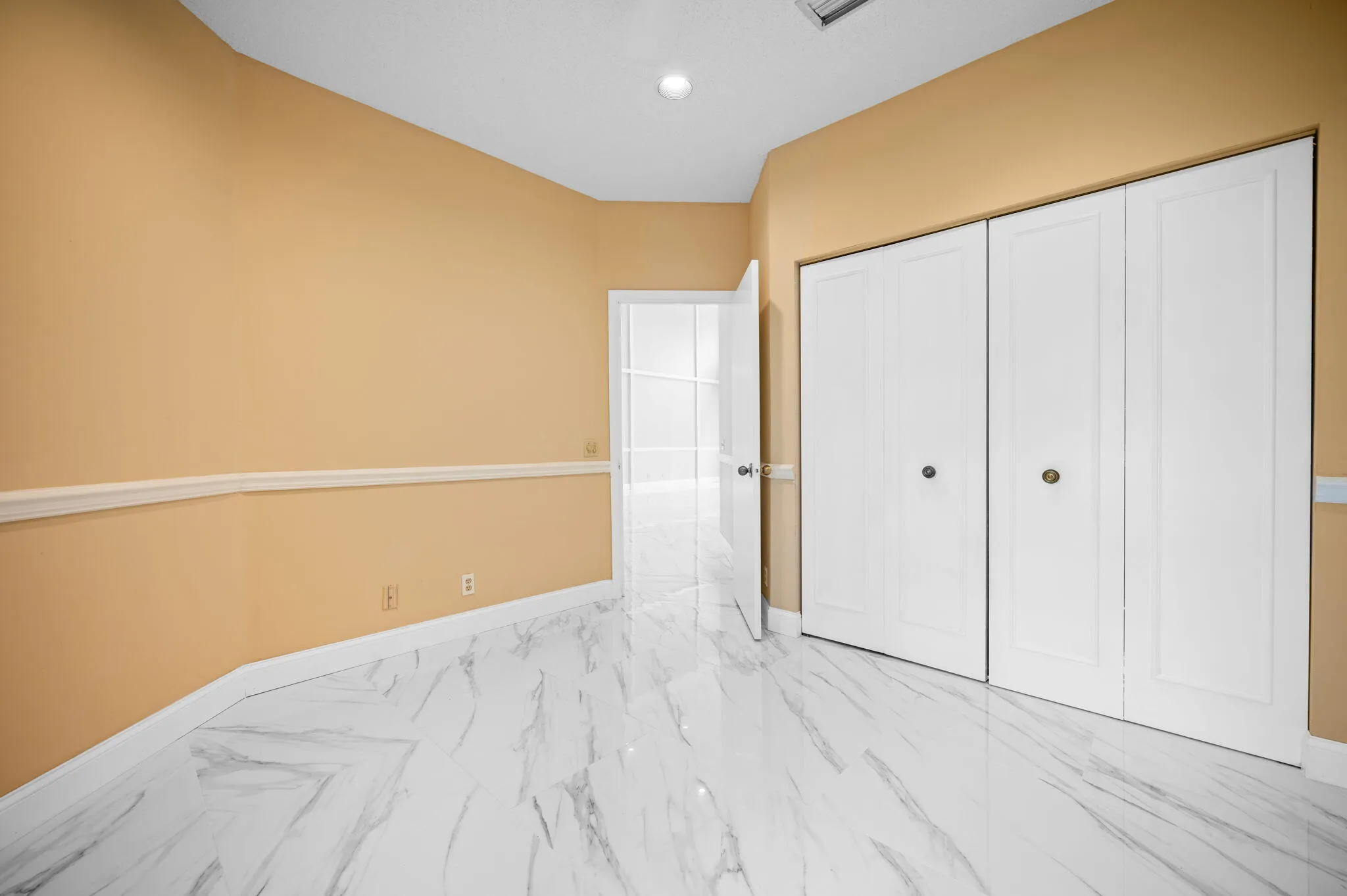 20-24-web-or-mls-6709-montego-bay-blvd