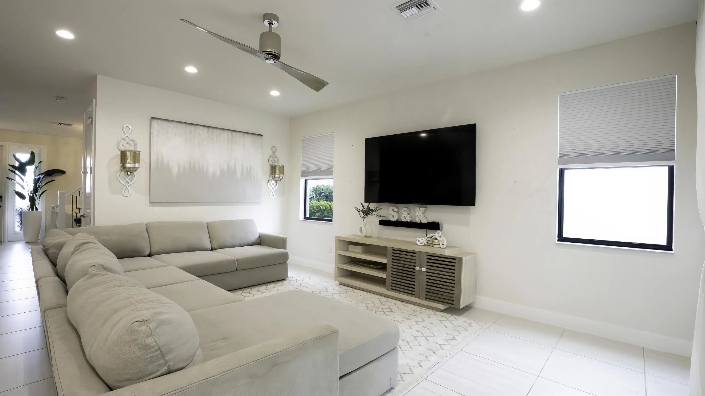 20 Main Living Room 4