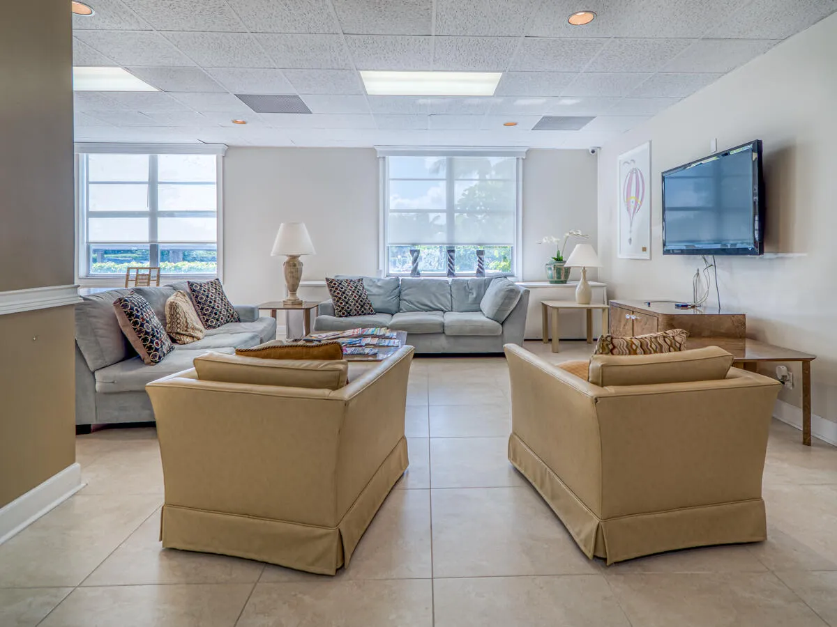 Meet friends for get -togethers in the community room