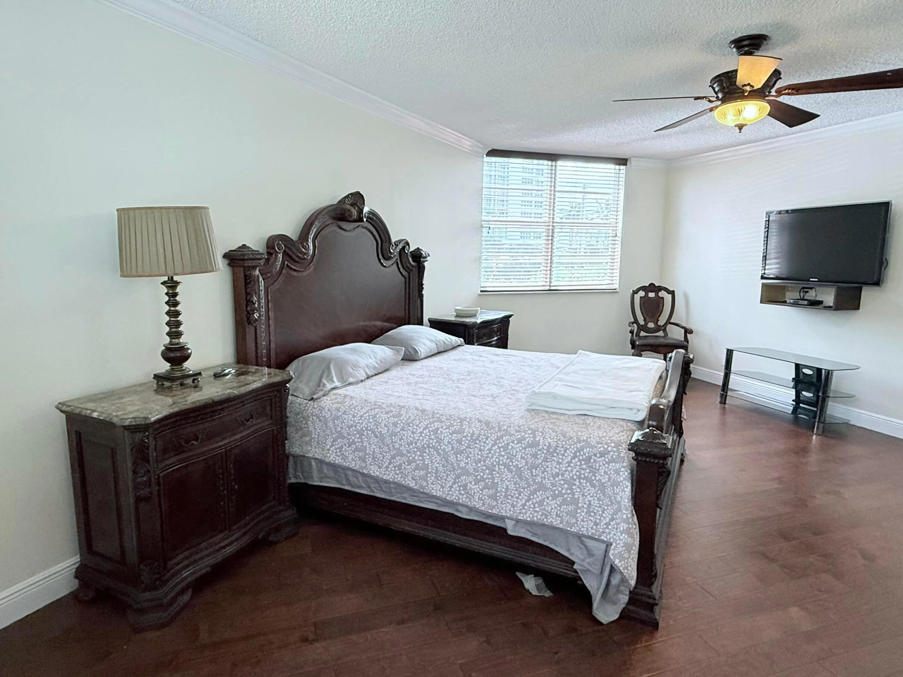 King size bed