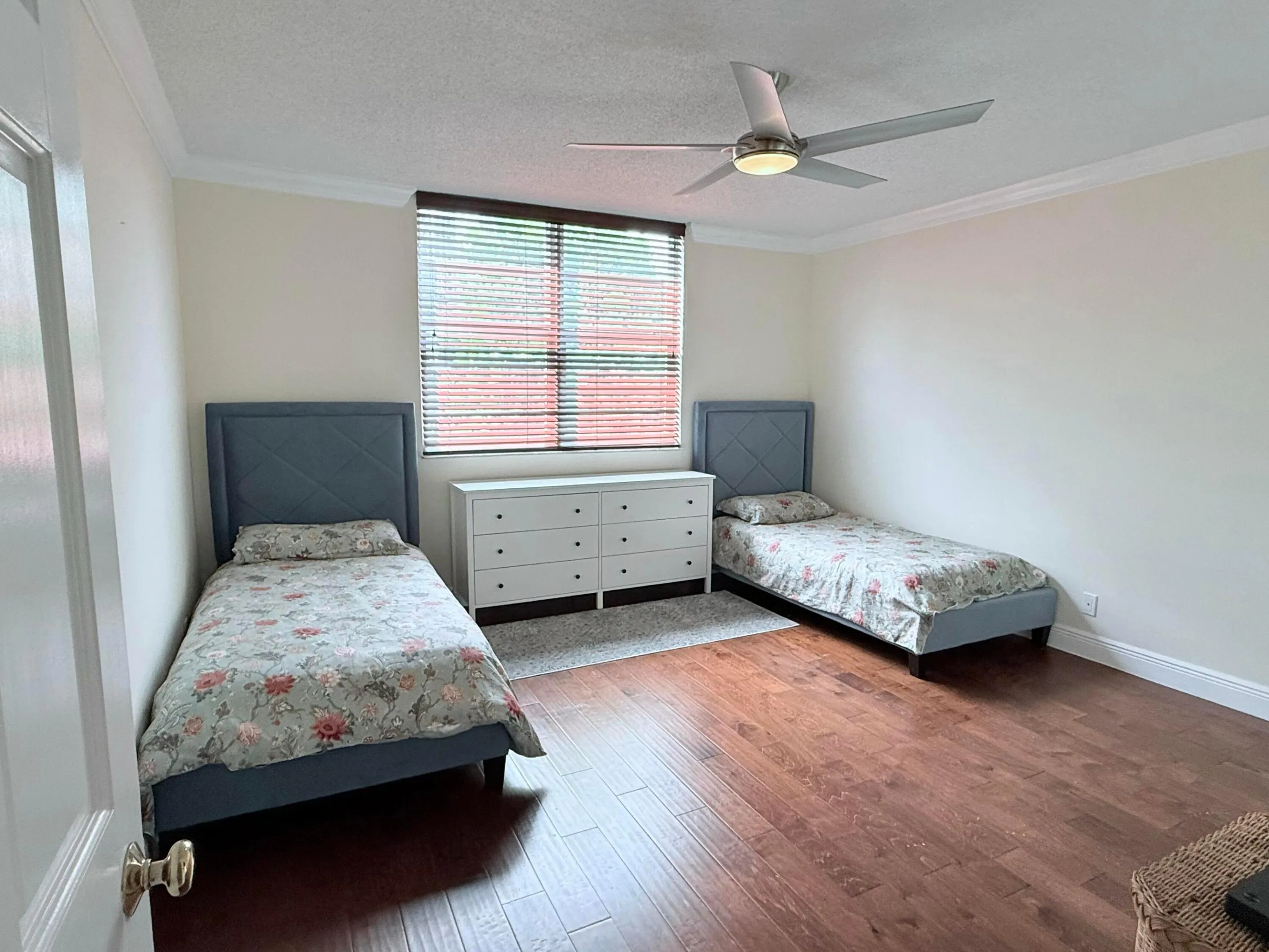 Mohogany wood floors, twin beds for your guests