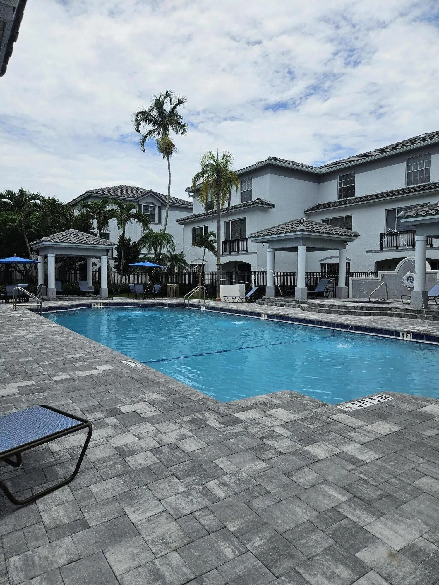 Pool with Jacuzzi
