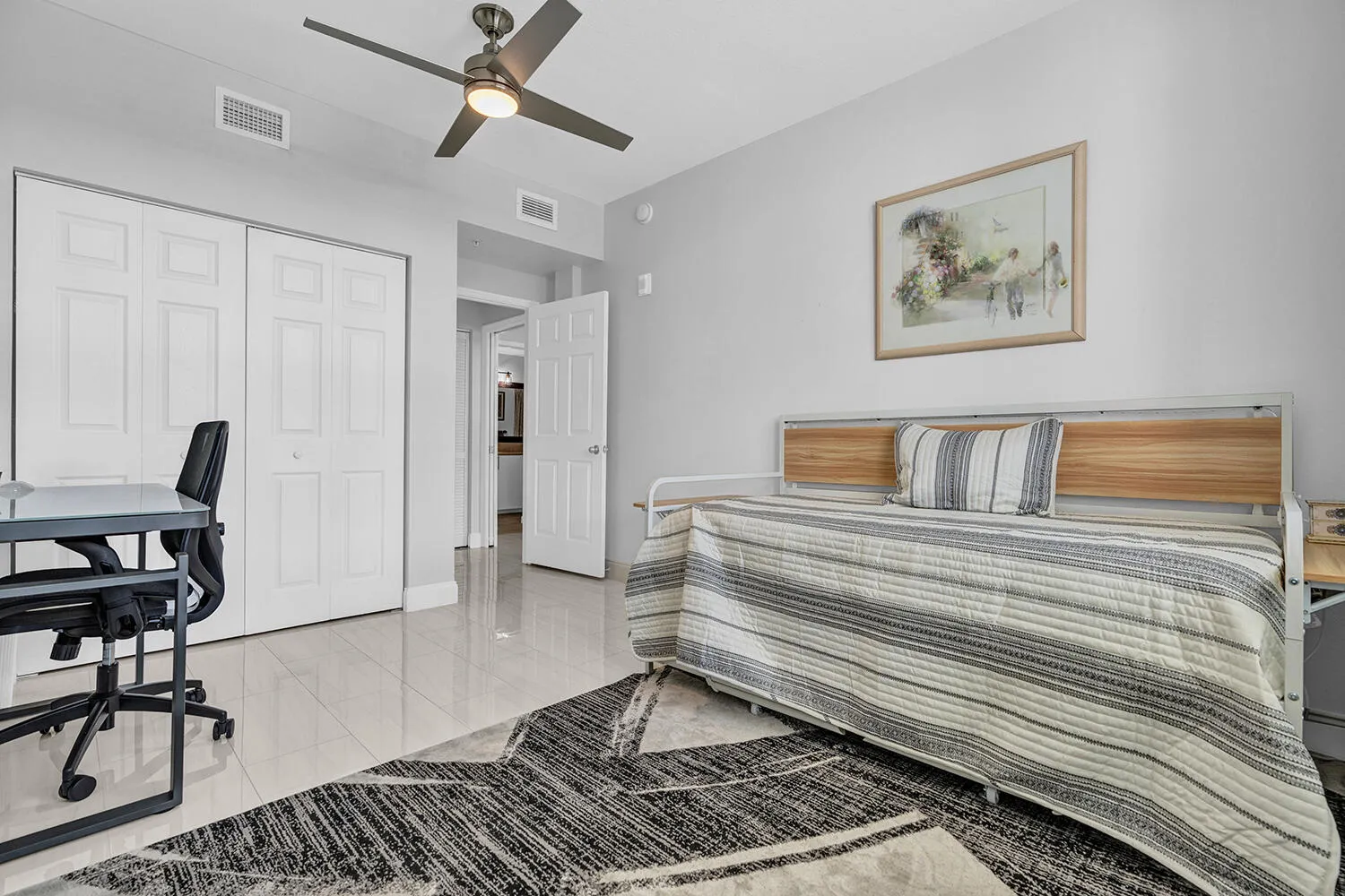 Second Bedroom with Trundle Bed and Desk