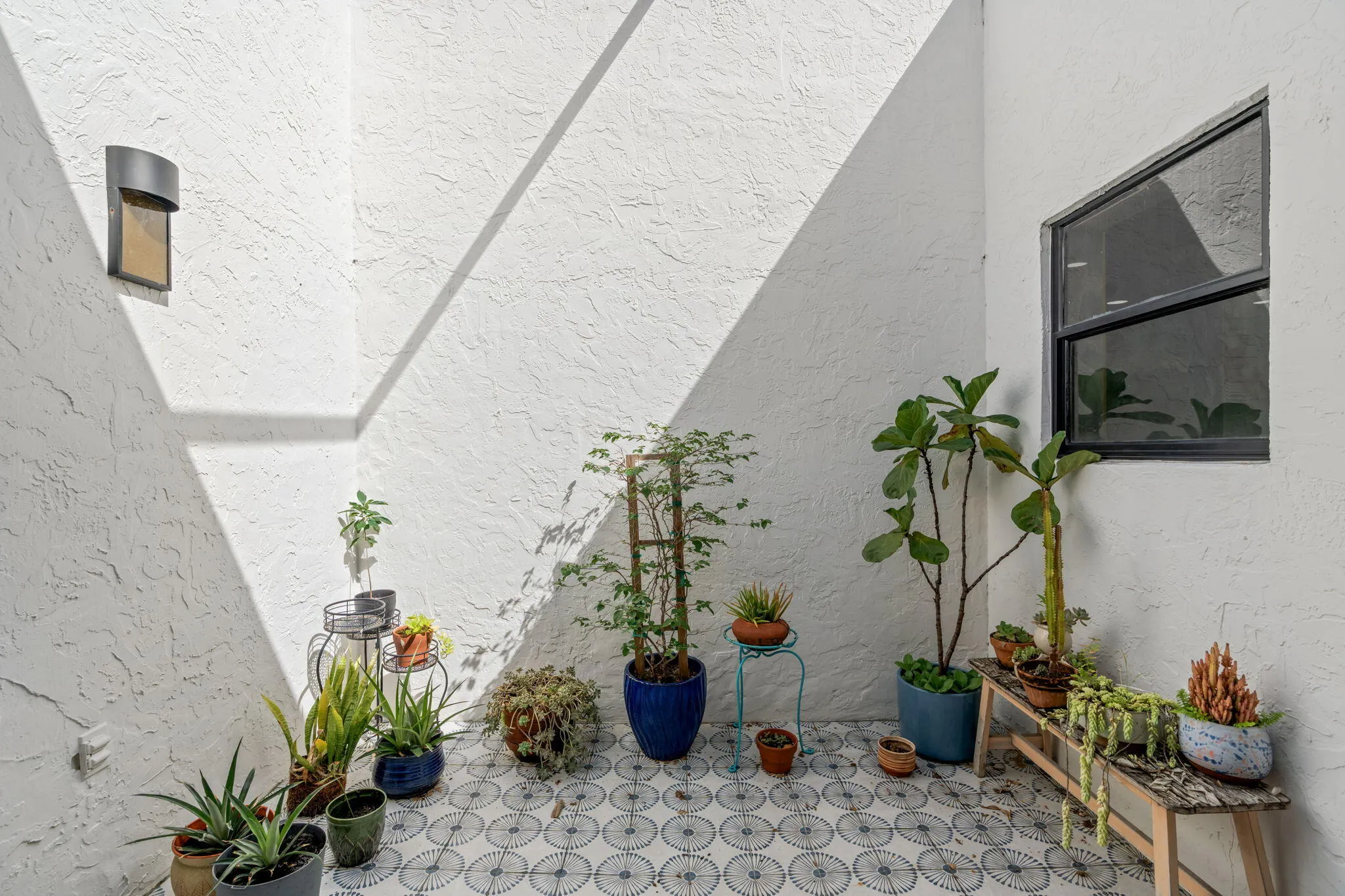 Side Alcove