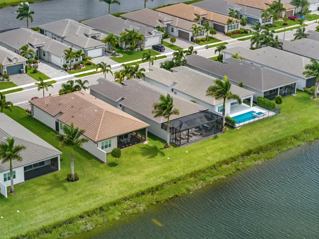 Ideally located close to Delray Marketplace, top-rated restaurants, golf courses, and beautiful beaches.